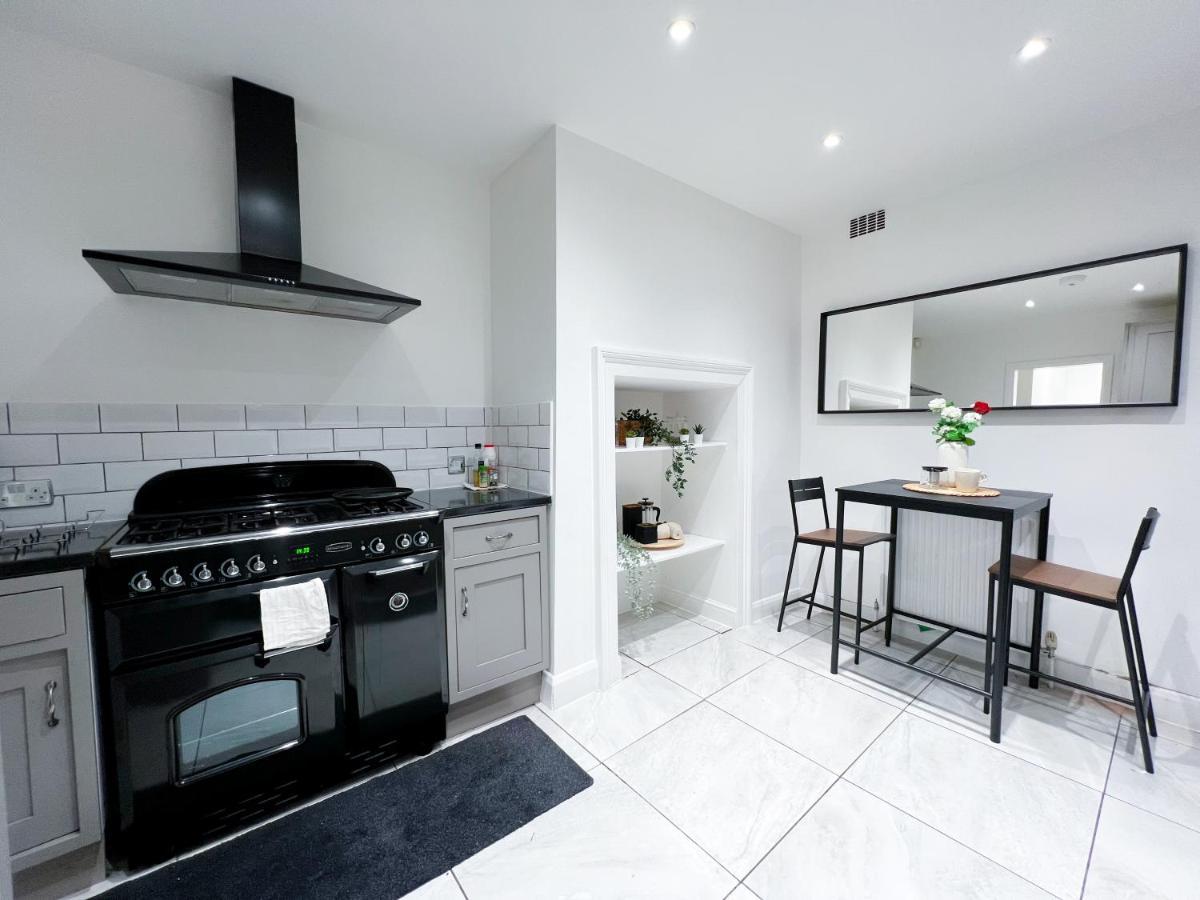 Stylish 3 Bed Flat With Garden Apartment London Ngoại thất bức ảnh