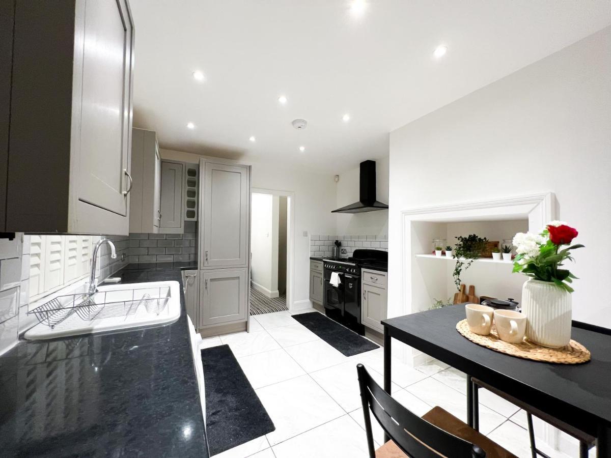 Stylish 3 Bed Flat With Garden Apartment London Ngoại thất bức ảnh